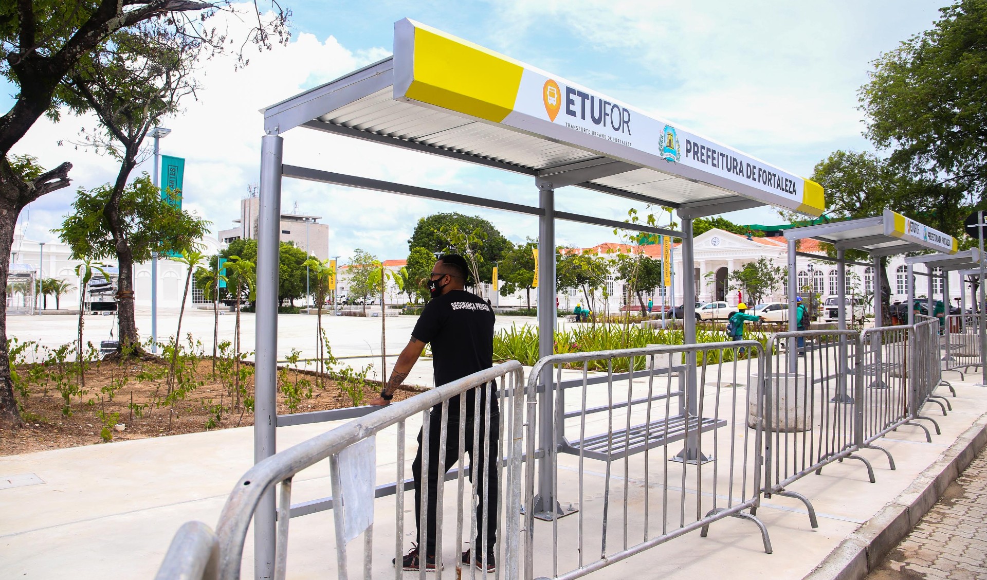 parada de ônibus na praça da estação